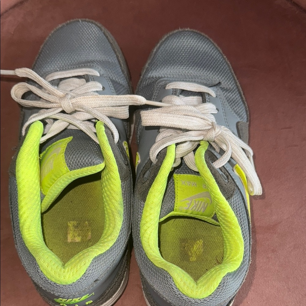 Nike Kids Gray and Neon Yellow Sneakers size 5.5 youth grade school gym shoes - Picture 8 of 8